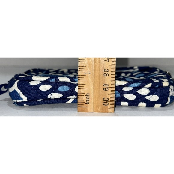 Vera Bradley Front Zip Wristlet in Petal Splash EUC Blue White Zip Wallet Pouch - Picture 13 of 13